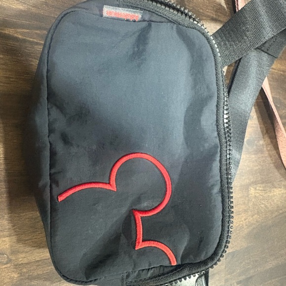 lululemon athletica Black Belt Bag with Red Accent - Picture 1 of 3